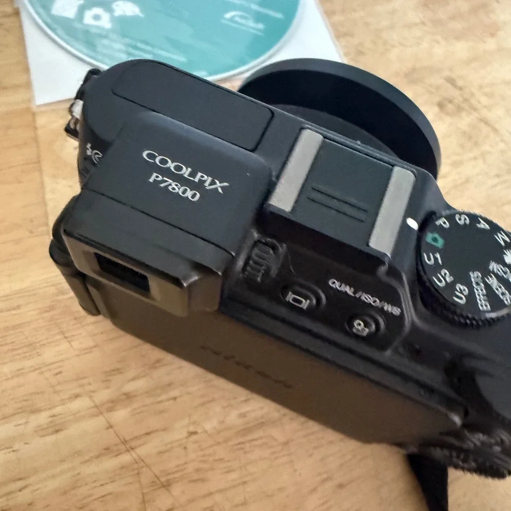 Nikon COOLPIX P7800 12.2 MP Compact Camera 7.1x Optical Zoom with box